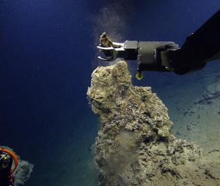 Sampling at Galapagos Rift