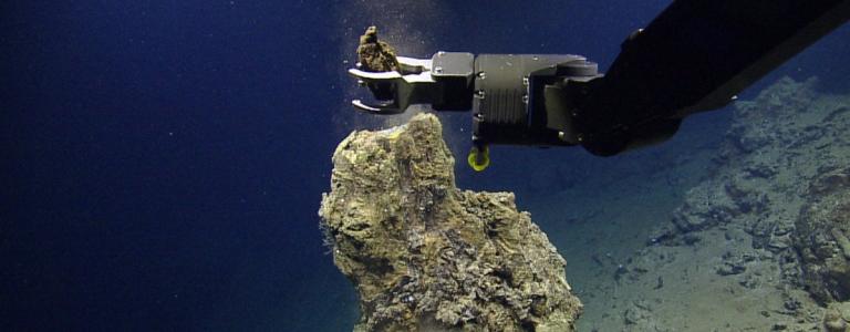 Sampling at Galapagos Rift