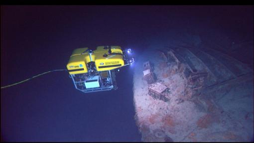 ROV Hercules diving on the Titanic wreck